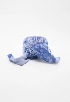 PULL & BEAR Tie-Dye BandanaSciarpaBlue Donna Sciarpe PUC51G057-K11 -Pull & Bear 02b62b212c6f4c87a01757f751a6de7f