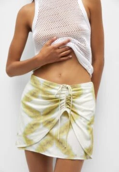 PULL & BEAR Printed With Gathered Detail- Minigonna - Light Green -Pull & Bear 0598f82e775c4770999c473b480e1250