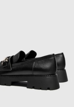 PULL & BEAR Mit Metallapplikation - Scarpe Senza Lacci - Black -Pull & Bear 097aa2e9711d4ad0bacd6241a9f08ce1
