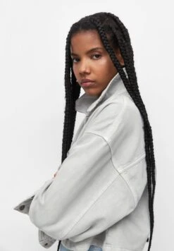 PULL & BEAR Cropped With PocketsGiacca LeggeraOff White Donna Giacche E Blazer PUC21G0HP-M11 13 PULL & BEAR Cropped With PocketsGiacca LeggeraOff White Donna Giacche E Blazer PUC21G0HP-M11 -Pull & Bear 0a5d9d7a76554aabb71fcc7a73914f20