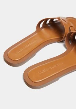 PULL & BEAR Flache Mit Überkreuzten RiemenCiabattineBrown Donna Ciabatte E Zoccoli PUC11A0LW-O11 12 PULL & BEAR Flache Mit Überkreuzten RiemenCiabattineBrown Donna Ciabatte E Zoccoli PUC11A0LW-O11 -Pull & Bear 0b02442f1292477ba18f3bc9495253df