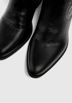 PULL & BEAR With TopstitchingStivaletti Texani / BikerBlack Donna Stivaletti PUC11N04Y-Q11 -Pull & Bear 0c1ab9fa94ec4dc69f0d81afa64c0bf1