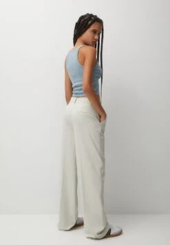 PULL & BEAR Darted Smart - Pantaloni - White -Pull & Bear 0e3c7790db6749b0aa0efd64285341e5