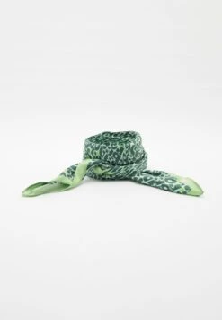 PULL & BEAR Letter PrintSciarpaKhaki Donna Sciarpe PUC51G058-N11 -Pull & Bear 1042a0c16bee4337804ef9e03c543076