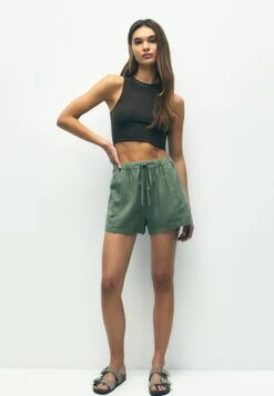 PULL & BEAR Flowing Rustic With Elasticated Waistband - Shorts - Khaki 12 PULL & BEAR Flowing Rustic With Elasticated Waistband - Shorts - Khaki -Pull & Bear 117758f205fe46bdaf95198f43ecbd2c