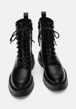 PULL & BEAR FLAT - Stivaletti Stringati - Black -Pull & Bear 11bf00f35bc14cb0a1f7132e8c00a662