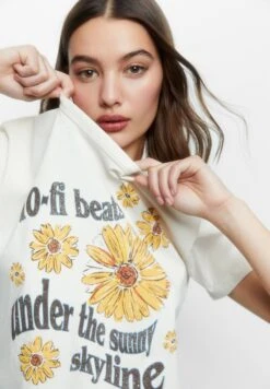 PULL & BEAR Graphic T-Shirt Con StampaBeige Donna T-shirt E Top PUC21D2A8-B11 -Pull & Bear 129d44bfeb4e4d608ed4aa7ae9c46094