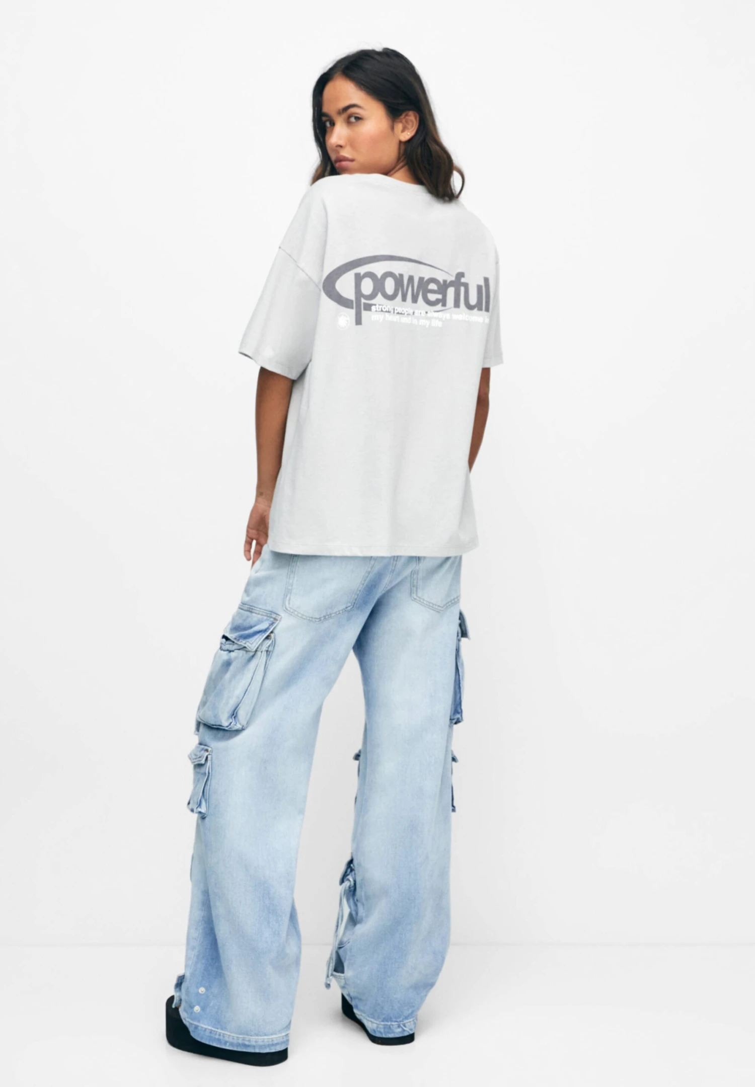 PULL & BEAR Short Sleeve HappinessT-Shirt Con StampaLight Grey Donna T-shirt E Top PUC21D2FK-C11 5 PULL & BEAR Short Sleeve HappinessT-Shirt Con StampaLight Grey Donna T-shirt E Top PUC21D2FK-C11 - immagine 3