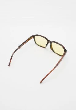 PULL & BEAR LensOcchiali Da SoleBrown Donna Occhiali Da Sole PUC51K01N-O11 9 PULL & BEAR LensOcchiali Da SoleBrown Donna Occhiali Da Sole PUC51K01N-O11 -Pull & Bear 1a489eaff55f4d298c7cc0a6795e7d48