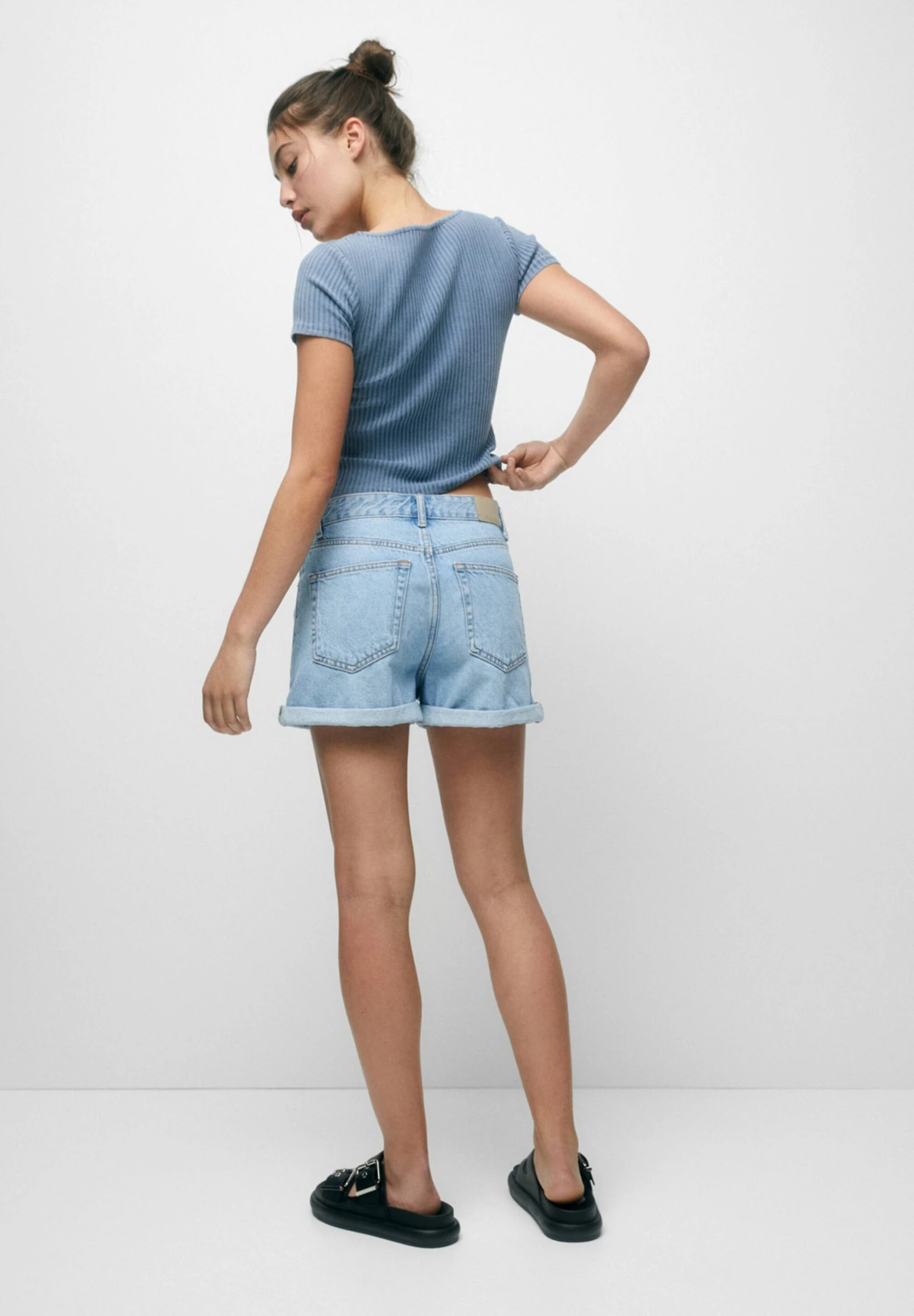 PULL & BEAR High-Waist MomShorts Di JeansStone Blue Denim Donna Shorts PUC21S0D1-K12 5 PULL & BEAR High-Waist MomShorts Di JeansStone Blue Denim Donna Shorts PUC21S0D1-K12 - immagine 3