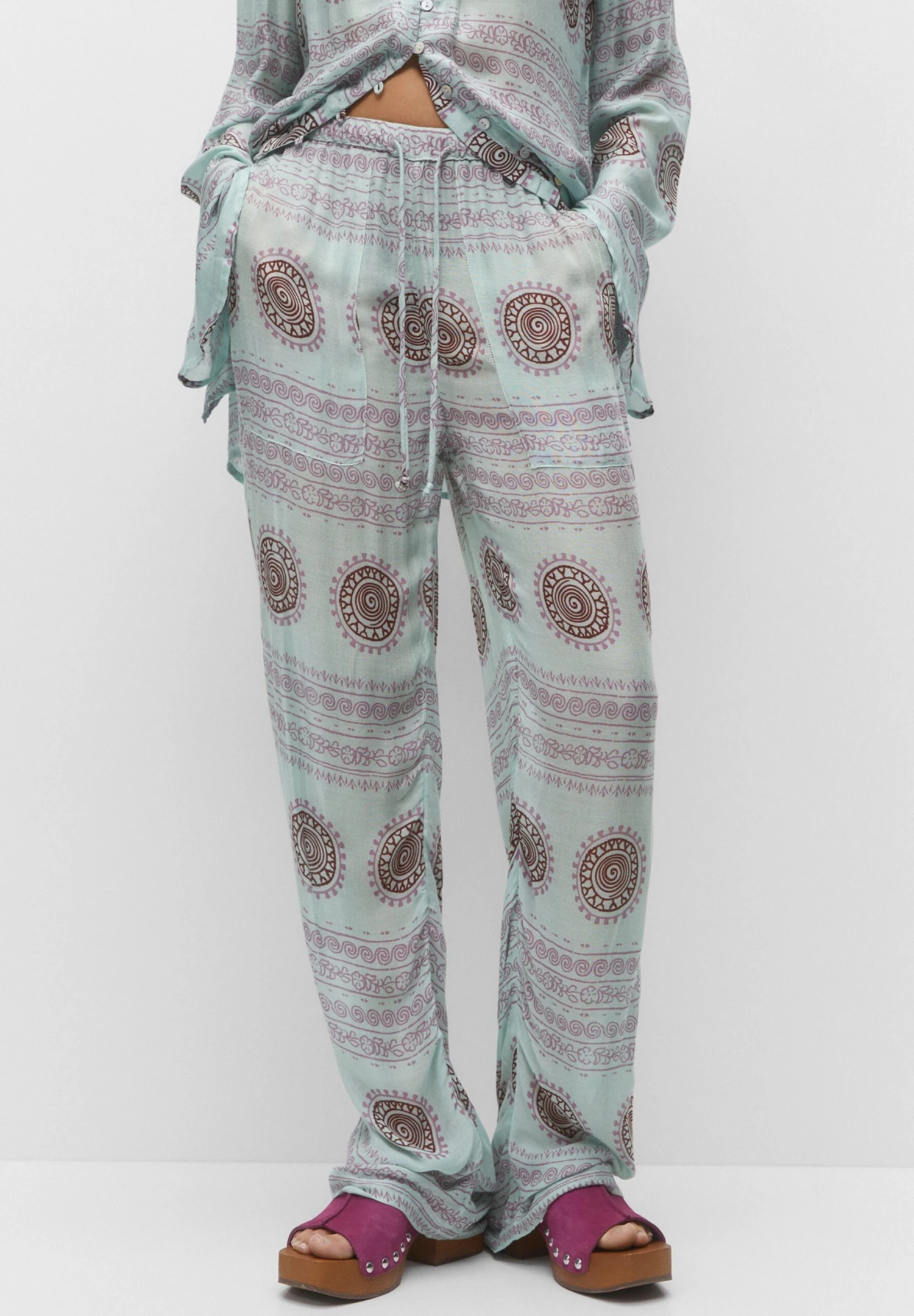 PULL & BEAR Printed-FlowingPantaloniLight Green Donna Pantaloni PUC21A0UN-M11 3 PULL & BEAR Printed-FlowingPantaloniLight Green Donna Pantaloni PUC21A0UN-M11