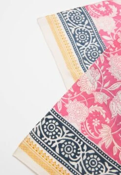 PULL & BEAR Floral Sarong - Sciarpa - Pink -Pull & Bear 202acb2c4d664f1990fc780d46576805