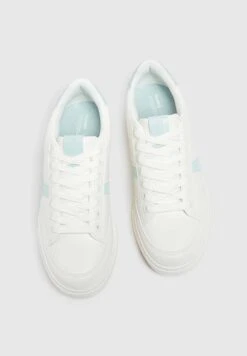 PULL & BEAR Minimalist With Side Stripe DetailSneakers BasseLight Blue Donna Sneakers PUC11A0LU-K11 -Pull & Bear 225f2509c58c4db894746083f1a4658d