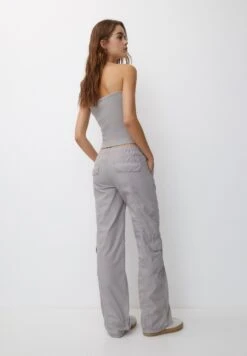 PULL & BEAR With SeamsPantaloni CargoLight Grey Donna Pantaloni PUC21A0VG-C11 -Pull & Bear 23bf37c7f97e4fc5afb36a0e9558cad3