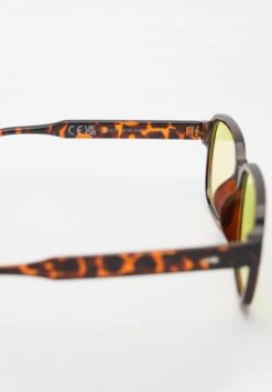 PULL & BEAR LensOcchiali Da SoleBrown Donna Occhiali Da Sole PUC51K01N-O11 11 PULL & BEAR LensOcchiali Da SoleBrown Donna Occhiali Da Sole PUC51K01N-O11 -Pull & Bear 27660fe3586849f8b4ef4373ee05a7b7