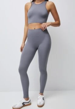 PULL & BEAR Seamless Tank SetLeggingsDark Grey Donna T-shirt E Top PUC21D2IW-C11 -Pull & Bear 28340f2104e6452faf890aa0209c8779