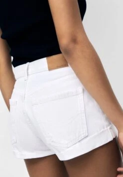 PULL & BEAR Mid-Waist - Shorts Di Jeans - White -Pull & Bear 2a5abc0a2d6543deb9182f1ec7396777