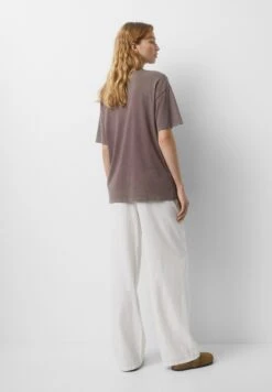 PULL & BEAR Short SleeveT-Shirt Con StampaBrown Donna T-shirt E Top PUC21D2HB-O11 10 PULL & BEAR Short SleeveT-Shirt Con StampaBrown Donna T-shirt E Top PUC21D2HB-O11 -Pull & Bear 2eb98ed1cc0c4450a84c1d4f7a9c5b7c