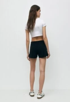 PULL & BEAR Varsity Bermuda - Pantaloni Sportivi - Black 10 PULL & BEAR Varsity Bermuda - Pantaloni Sportivi - Black -Pull & Bear 2edc56b04ef7403ea92ee189341601c0