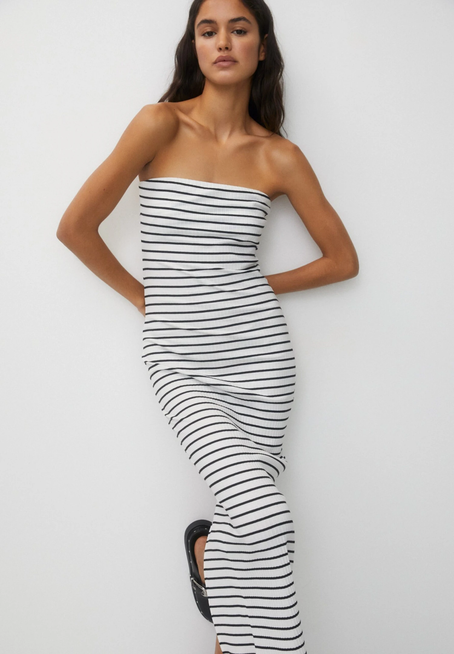 PULL & BEAR Strapless- Vestito Lungo - White 6 PULL & BEAR Strapless- Vestito Lungo - White - immagine 4