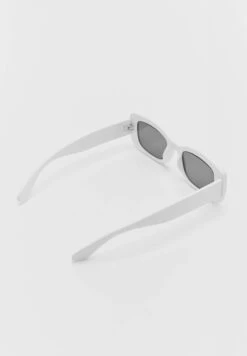 PULL & BEAR BasicOcchiali Da SoleWhite Donna Occhiali Da Sole PUC51K005-A11 -Pull & Bear 32680cc94c1345f3a49bae7ebab00e42