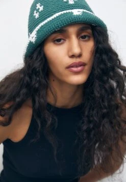 PULL & BEAR Flowers - Berretto - Green