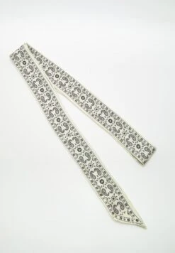 PULL & BEAR Thin Paisley PrintSciarpaWhite Donna Sciarpe PUC51G05B-A11 10 PULL & BEAR Thin Paisley PrintSciarpaWhite Donna Sciarpe PUC51G05B-A11 -Pull & Bear 373aa8529f014a6eb4c172135cbe7210