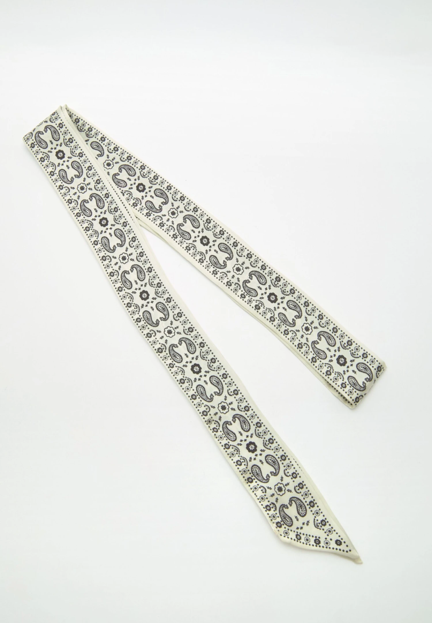 PULL & BEAR Thin Paisley PrintSciarpaWhite Donna Sciarpe PUC51G05B-A11 6 PULL & BEAR Thin Paisley PrintSciarpaWhite Donna Sciarpe PUC51G05B-A11 - immagine 4