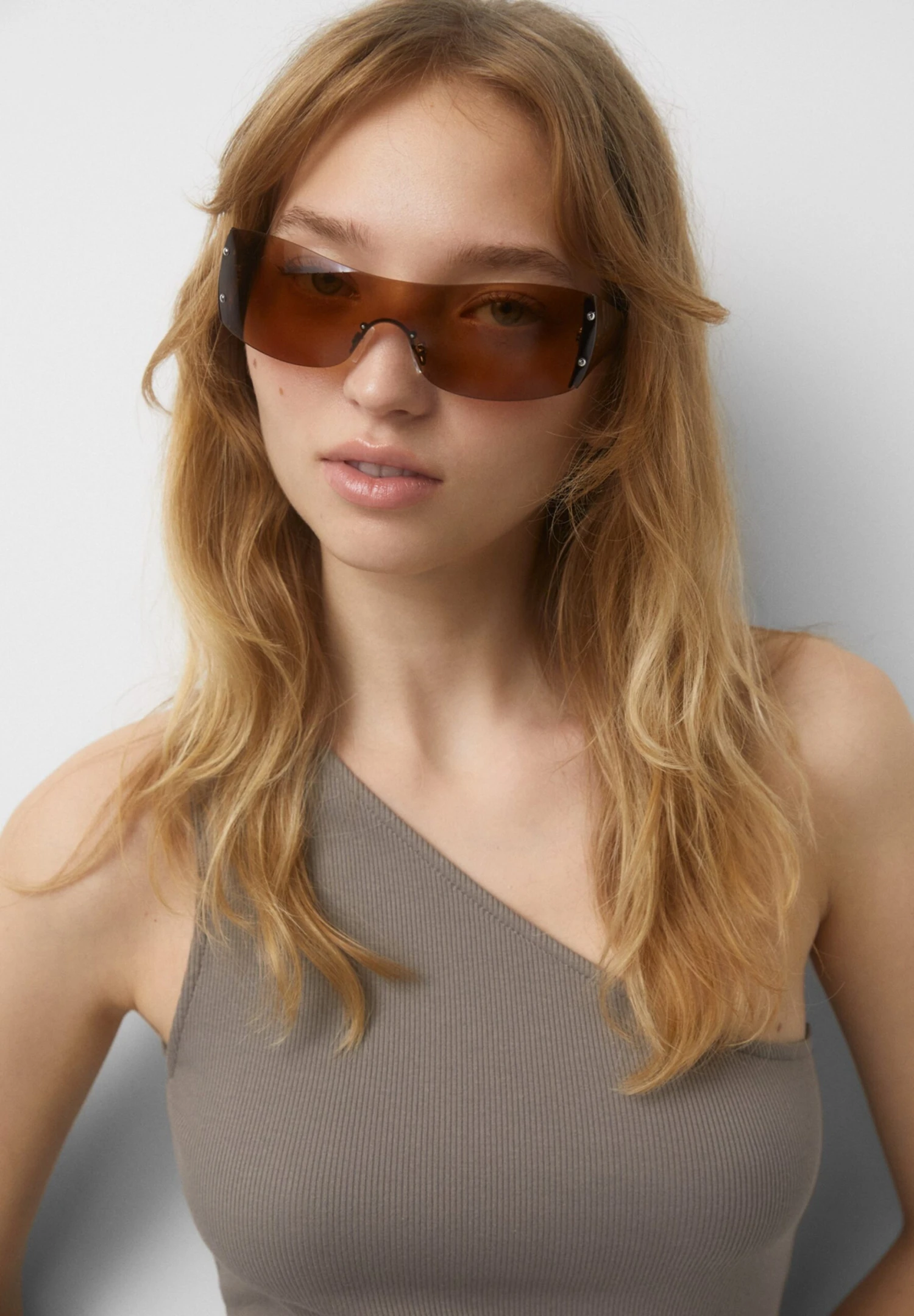 PULL & BEAR Narrow VisorOcchiali Da SoleLight Brown Donna Occhiali Da Sole PUC51K01J-O11 3 PULL & BEAR Narrow VisorOcchiali Da SoleLight Brown Donna Occhiali Da Sole PUC51K01J-O11