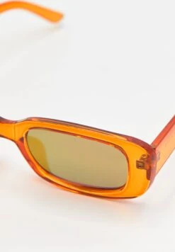 PULL & BEAR Mirrored Lens Occhiali Da SoleOrange Donna Occhiali Da Sole PUC51K01B-H11 11 PULL & BEAR Mirrored Lens Occhiali Da SoleOrange Donna Occhiali Da Sole PUC51K01B-H11 -Pull & Bear 3aad2b70d8c34ba5b9afa76409fbdf5b
