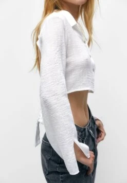 PULL & BEAR Cropped Open BackCamiciaWhite Donna Camicie E Bluse PUC21E10W-A11 -Pull & Bear 3e06c6b7e3ea4999a5dc5a8b2015d867