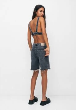 PULL & BEAR Mid-Rise With Crossover Waistband - Shorts Di Jeans - Black -Pull & Bear 3e92c0499c47412586a7540921820267