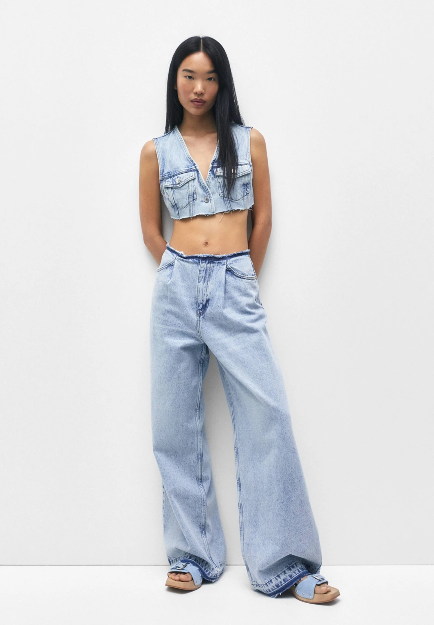 PULL & BEAR Wide Leg With Pleated Cuffs - Jeans A Zampa - Blue Denim 4 PULL & BEAR Wide Leg With Pleated Cuffs - Jeans A Zampa - Blue Denim - immagine 2