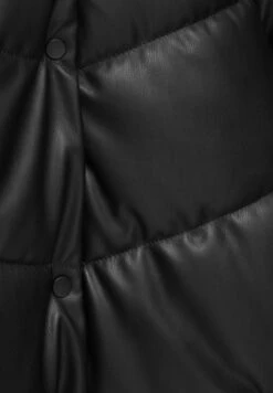 PULL & BEAR PufferGiacca In SimilpelleBlack Donna Giacche E Blazer PUC21U0GB-Q11 13 PULL & BEAR PufferGiacca In SimilpelleBlack Donna Giacche E Blazer PUC21U0GB-Q11 -Pull & Bear 4477f3a1690c42fca0776ad7b0b3baba