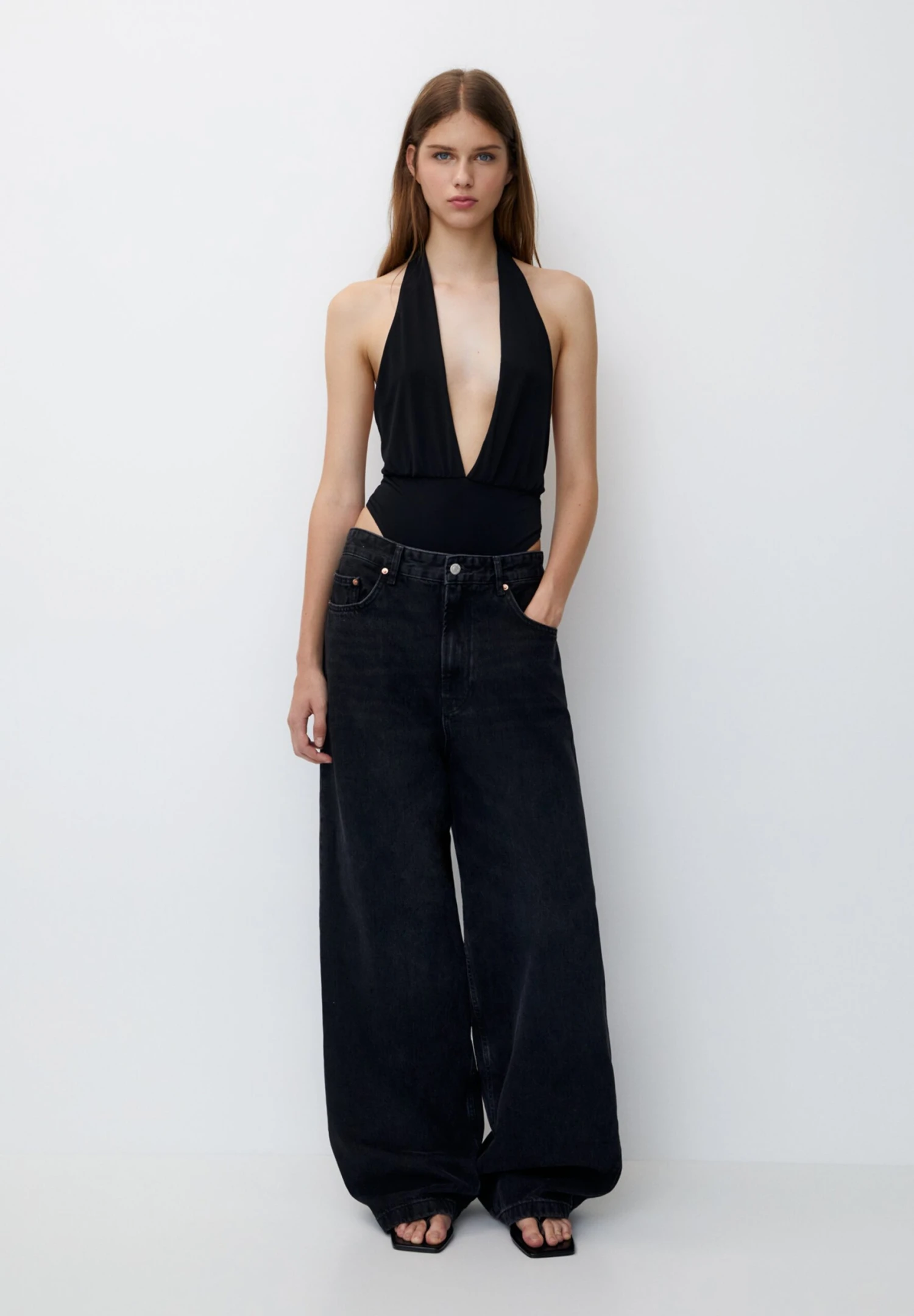 PULL & BEAR Halter Neckline - Body - Black 4 PULL & BEAR Halter Neckline - Body - Black - immagine 2