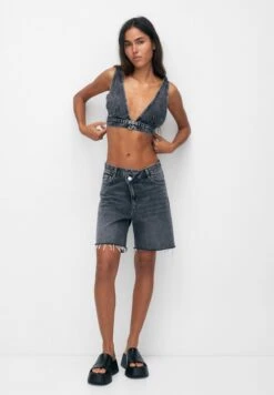 PULL & BEAR Mid-Rise With Crossover Waistband - Shorts Di Jeans - Black -Pull & Bear 45858e6f921a4e9c85070b09c7f62f37