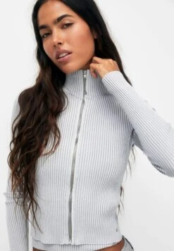 PULL & BEAR CardiganLight Grey Donna Maglieria PUC21I0OA-C11 11 PULL & BEAR CardiganLight Grey Donna Maglieria PUC21I0OA-C11 -Pull & Bear 4658d44b67464759bfbad39b9467d216