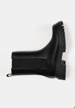 PULL & BEAR CHELSEA WITH TRACK - Stivaletti Con Plateau - Black 12 PULL & BEAR CHELSEA WITH TRACK - Stivaletti Con Plateau - Black -Pull & Bear 469a0ee8af034d929e1d55978e571156