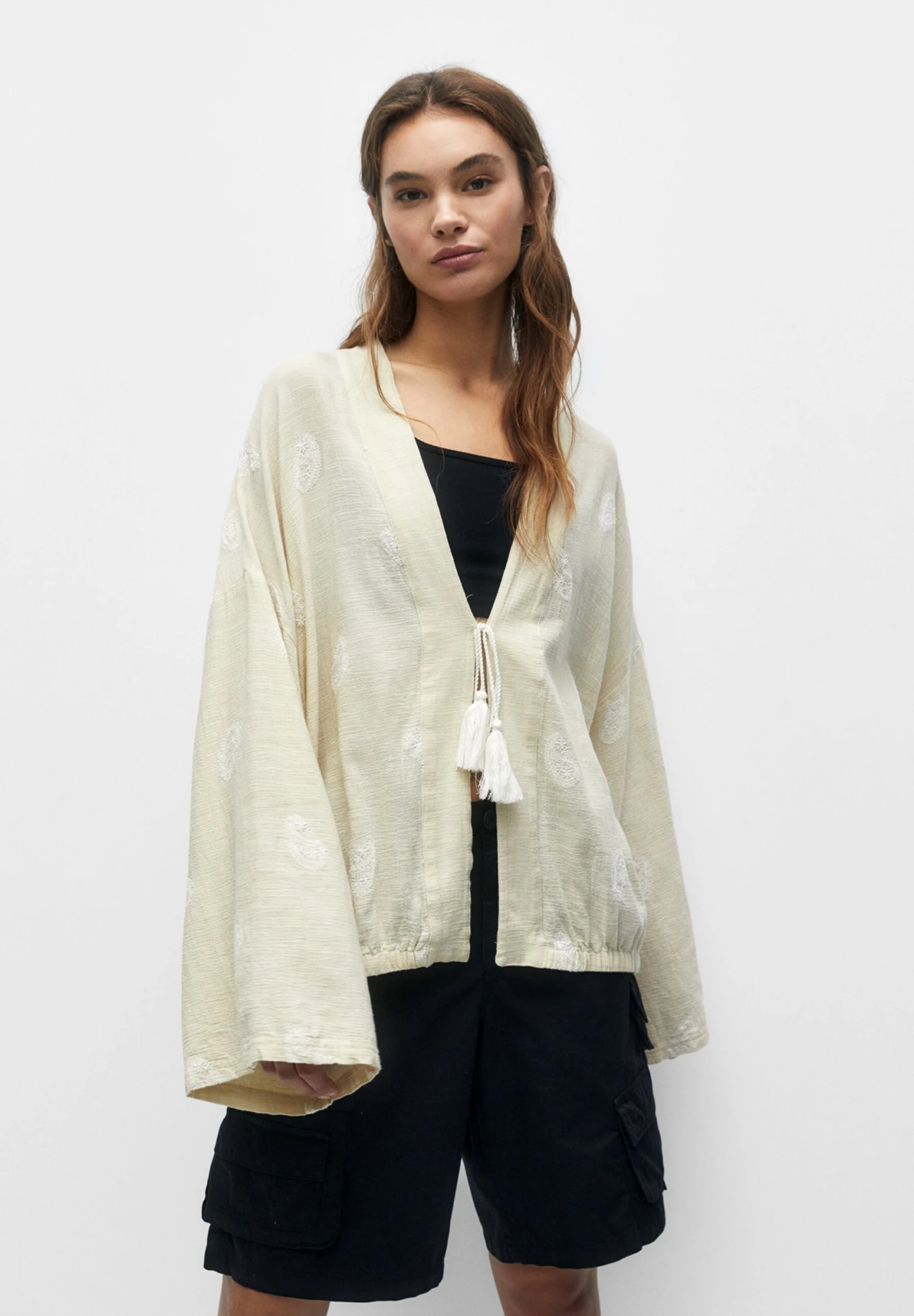 PULL & BEAR Rustic With EmbroideryGiacca LeggeraWhite Donna Giacche E Blazer PUC21G0I1-A11 3 PULL & BEAR Rustic With EmbroideryGiacca LeggeraWhite Donna Giacche E Blazer PUC21G0I1-A11