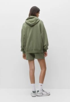PULL & BEAR Venice Bjogger Ermuda - Shorts - Green -Pull & Bear 4c77f79ef3dd459eb979271f08055df2