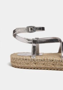 PULL & BEAR Metallic Multi-Strap - Infradito - Grey -Pull & Bear 4cbef9d460184d0e84a1a4ca49e8b253