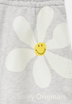 PULL & BEAR Smiley- Shorts - Grey -Pull & Bear 4ea716a643fb43f59db6fe711fc5be70