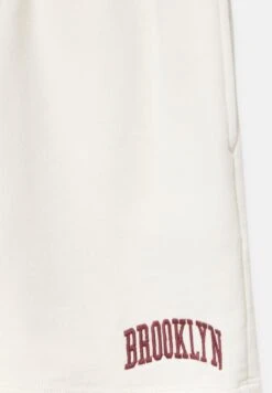 PULL & BEAR Brooklyn Jogger Bermuda- Pantaloni Sportivi - Beige 15 PULL & BEAR Brooklyn Jogger Bermuda- Pantaloni Sportivi - Beige -Pull & Bear 4ed8ecdd5c70496f82eeb110dd5a47e1