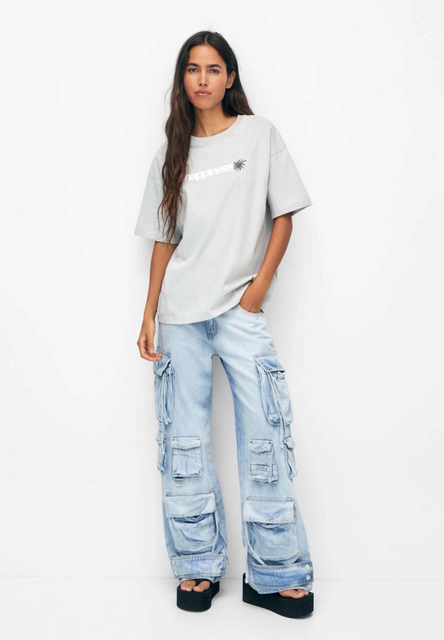 PULL & BEAR Short Sleeve HappinessT-Shirt Con StampaLight Grey Donna T-shirt E Top PUC21D2FK-C11 4 PULL & BEAR Short Sleeve HappinessT-Shirt Con StampaLight Grey Donna T-shirt E Top PUC21D2FK-C11 - immagine 2