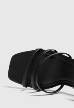 PULL & BEAR Strappy Heeled - Sandali - Black -Pull & Bear 4fbc84e1f0f040f397215b9802116cc1