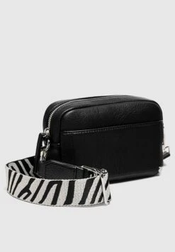 PULL & BEAR With Interchangeable StrapBorsa A TracollaBlack Donna Borse PUC51H0GY-Q11 -Pull & Bear 54ff9ddf95cc486eb37e724c26cecafd