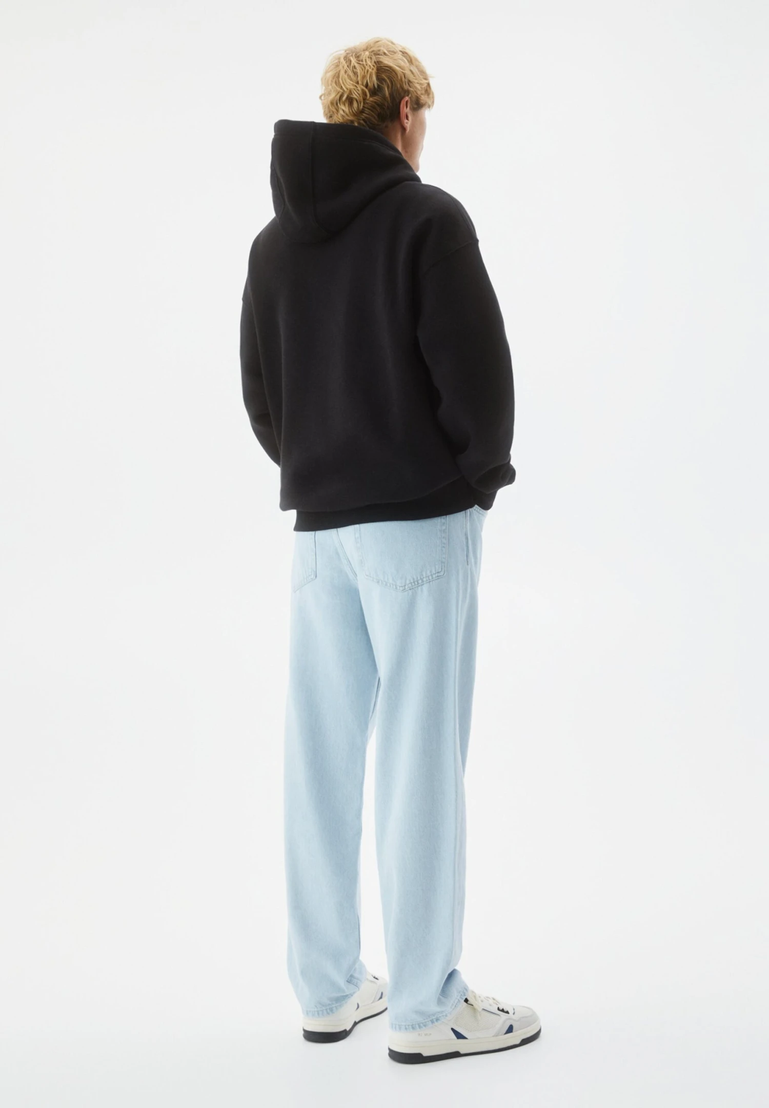 PULL & BEAR Basic Coloured - Felpa Con Cappuccio - Black 6 PULL & BEAR Basic Coloured - Felpa Con Cappuccio - Black - immagine 4