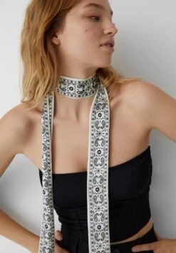 PULL & BEAR Thin Paisley PrintSciarpaWhite Donna Sciarpe PUC51G05B-A11