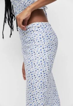 PULL & BEAR Long Floral - Gonna Lunga - Blue -Pull & Bear 5965547979f0427da6b8c1724807d98d