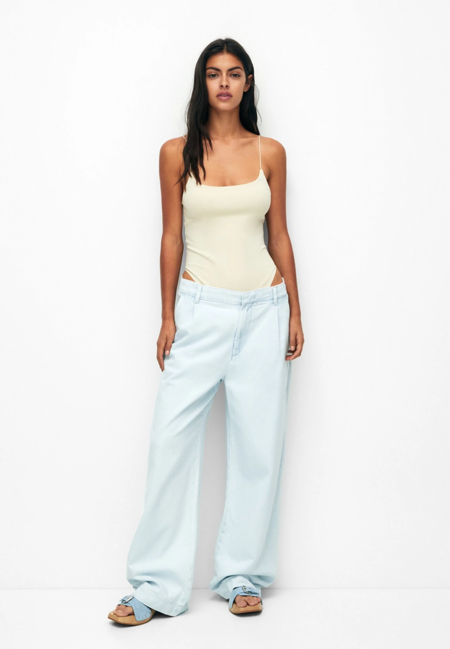 PULL & BEAR Darted Jeans A ZampaStone Blue Denim Donna Jeans PUC21N0LI-K11 4 PULL & BEAR Darted Jeans A ZampaStone Blue Denim Donna Jeans PUC21N0LI-K11 - immagine 2